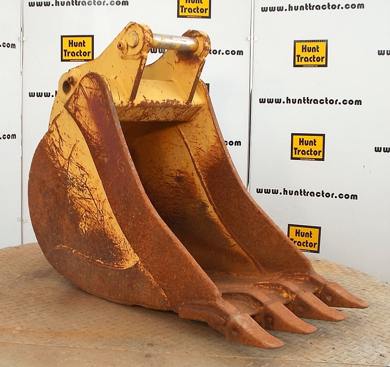 Used 18" John Deere 310G PinOn Backhoe Bucket For Sale