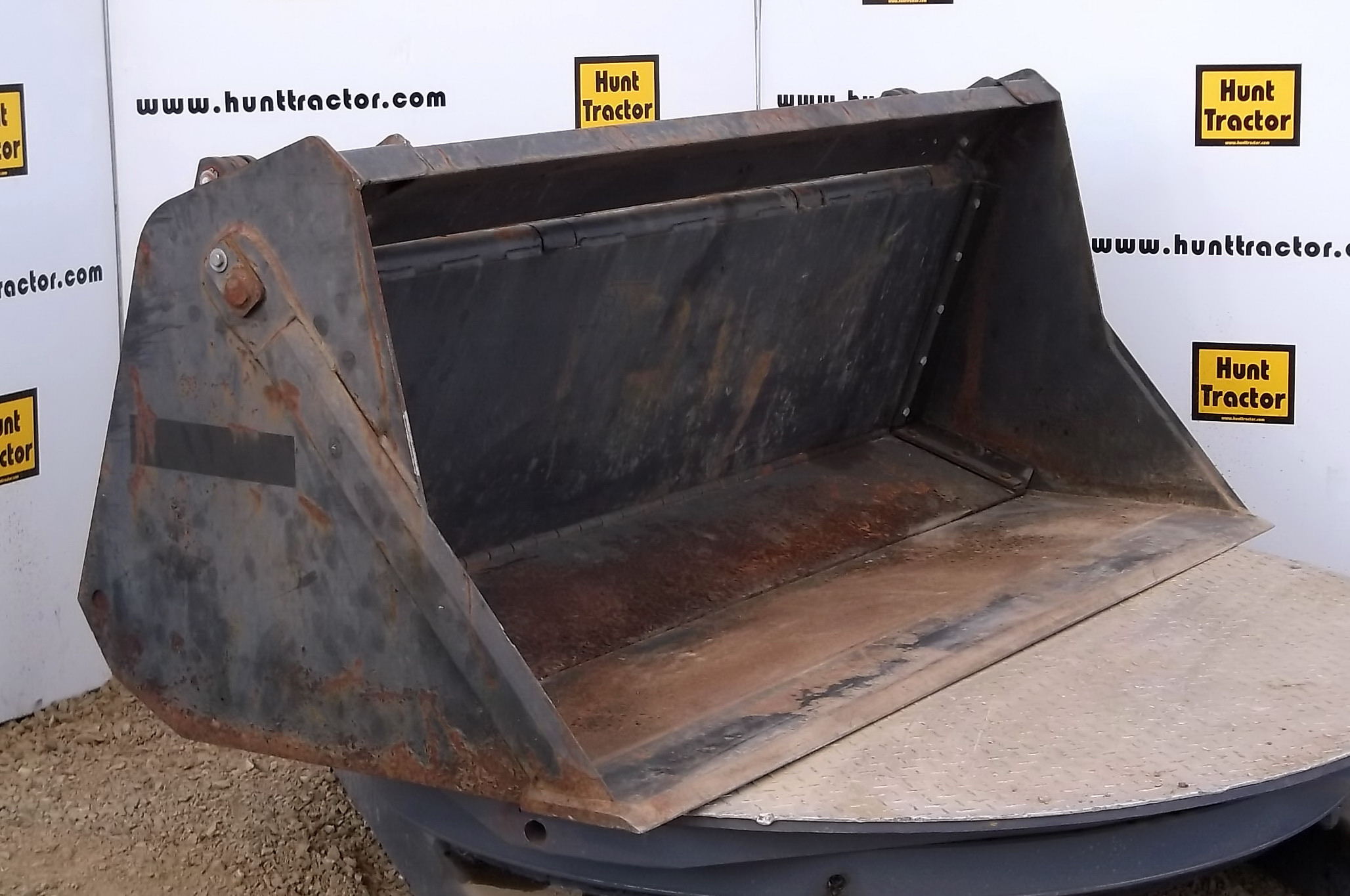 Used 68" Universal Skid Steer Ejector Loader Bucket For Sale