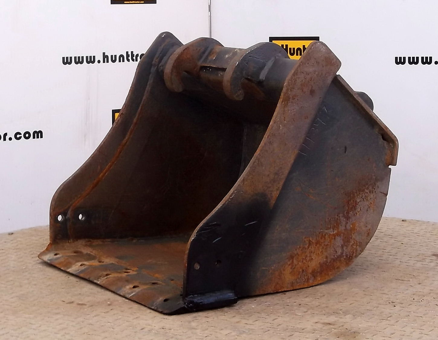 Hunt Tractor Used 24" Class III Bobcat XChange MiniExcavator Bucket